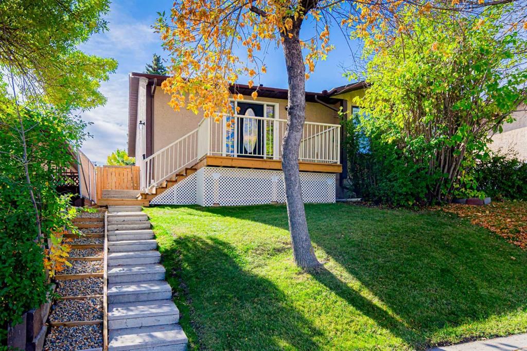 133 Berwick Drive NW, Calgary — photo 3 of 36