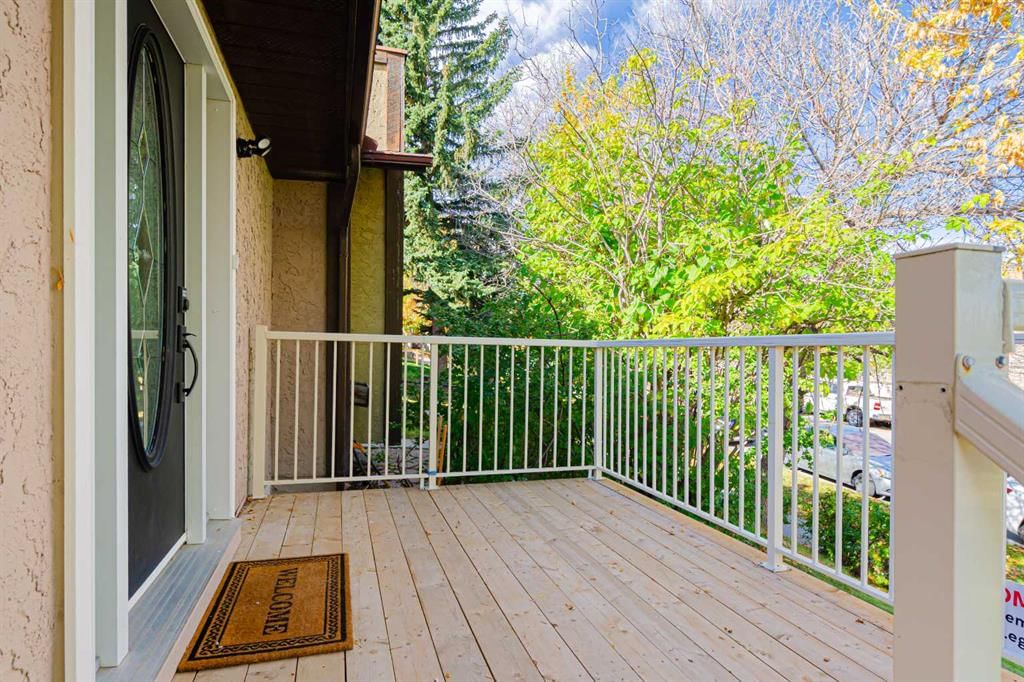 133 Berwick Drive NW, Calgary — photo 4 of 36