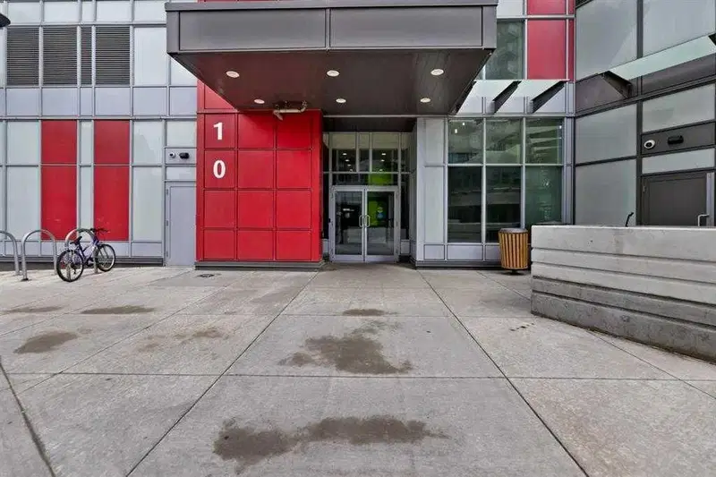 410, 10 Brentwood Common NW, Calgary — photo 2 of 34