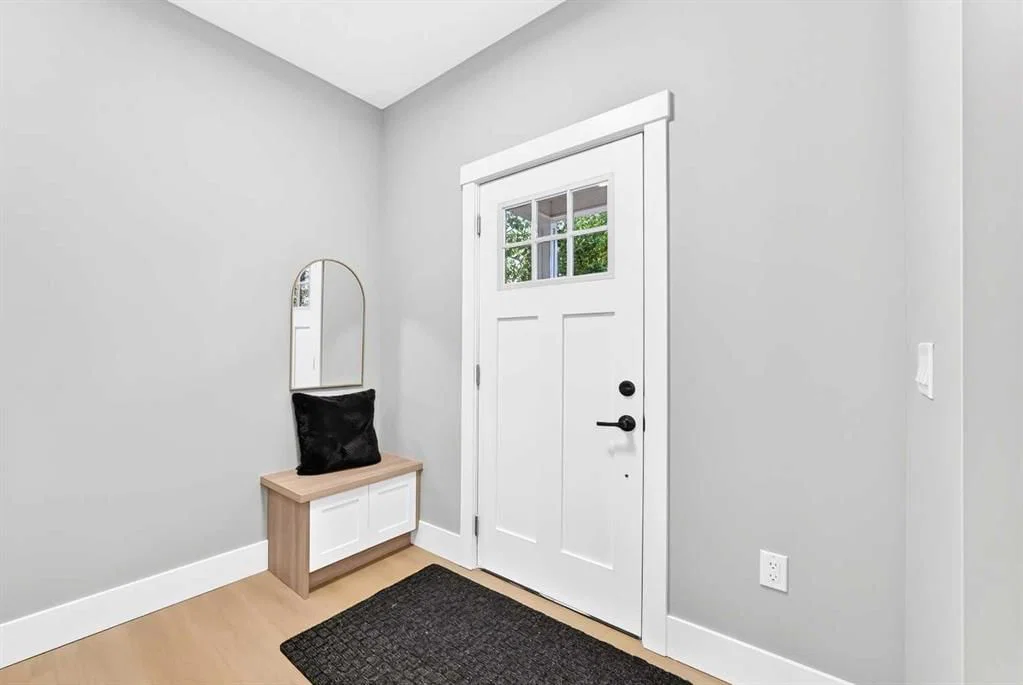 3715 14A Street SW, Calgary — photo 2 of 44