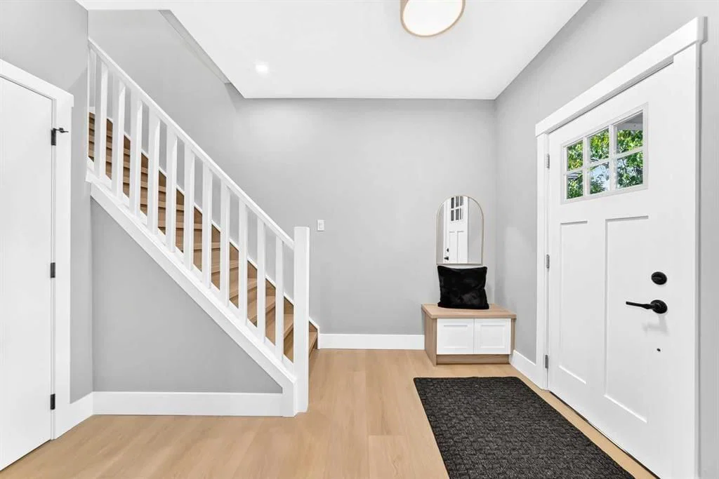 3715 14A Street SW, Calgary — photo 3 of 44