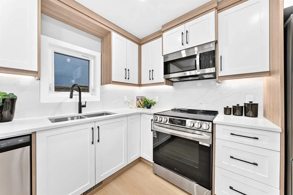 3715 14A Street SW, Calgary — photo 5 of 44