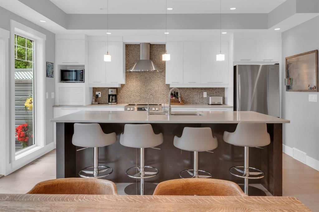 4616 82 Street NW, Calgary — photo 3 of 47