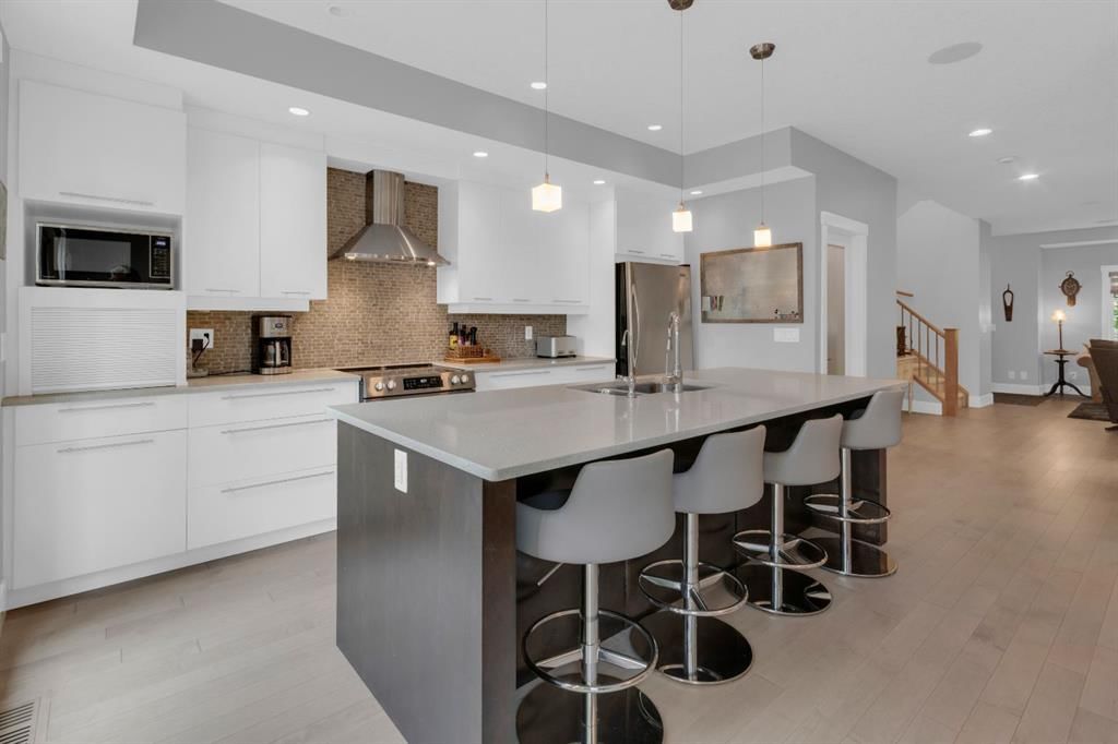 4616 82 Street NW, Calgary — photo 4 of 47