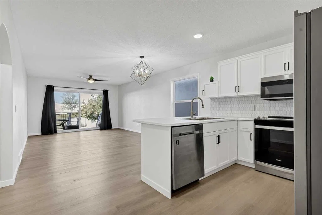 389 Stonegate Way NW, Airdrie — photo 3 of 42