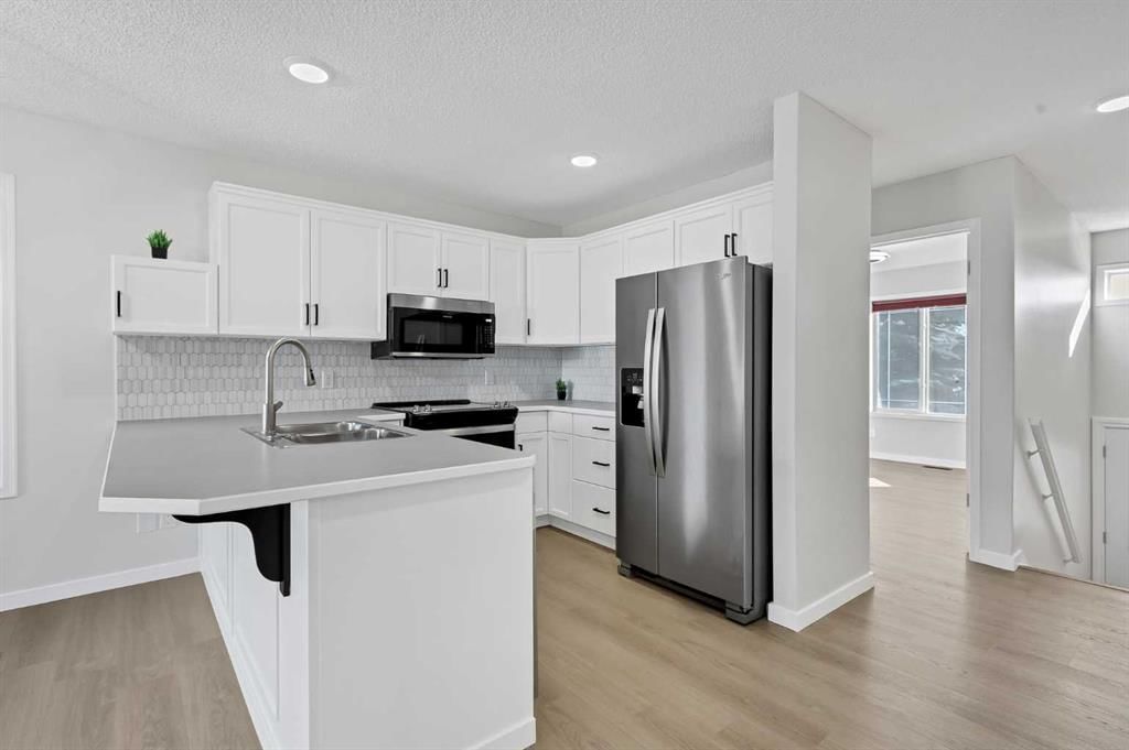389 Stonegate Way NW, Airdrie — photo 4 of 42