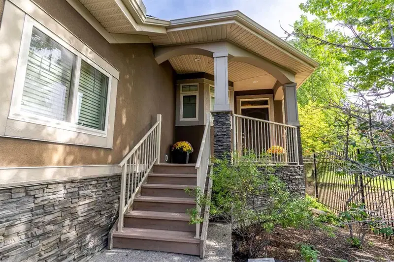 123 West Grove Rise SW, Calgary — photo 3 of 30