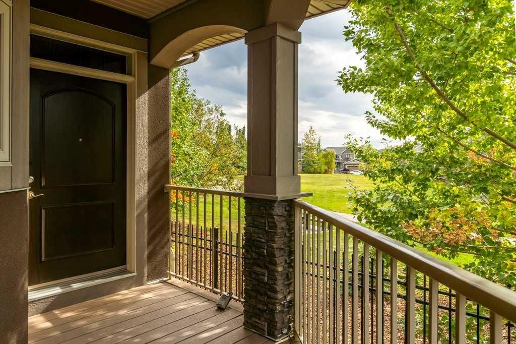 123 West Grove Rise SW, Calgary — photo 4 of 30