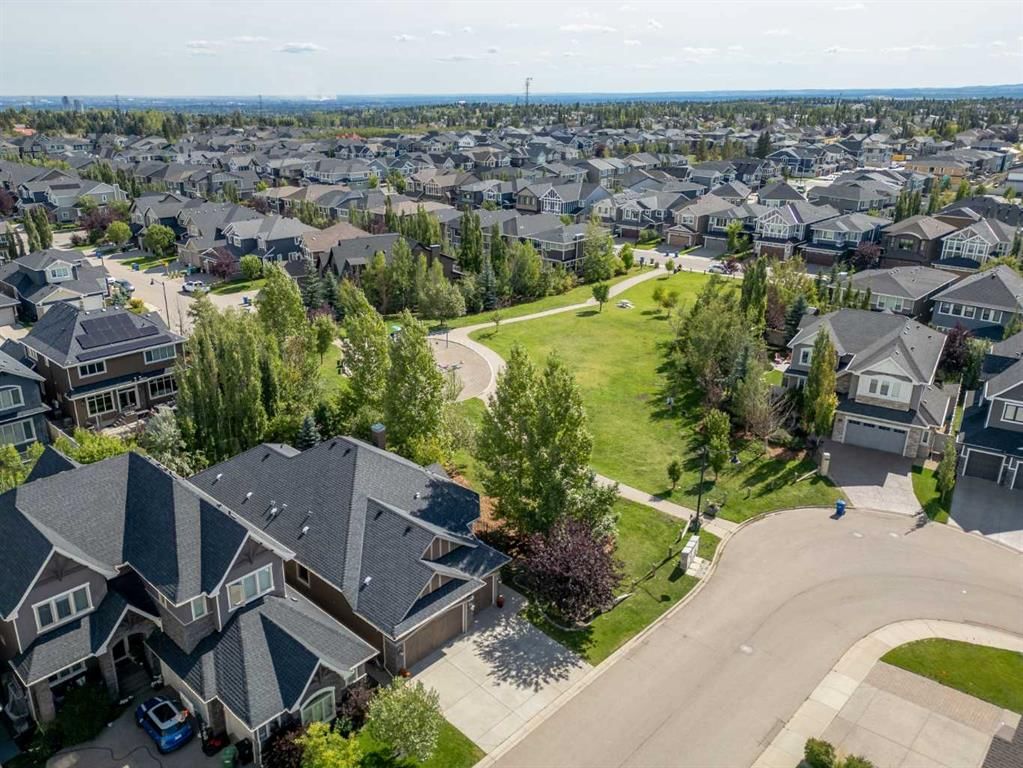 123 West Grove Rise SW, Calgary — photo 5 of 30