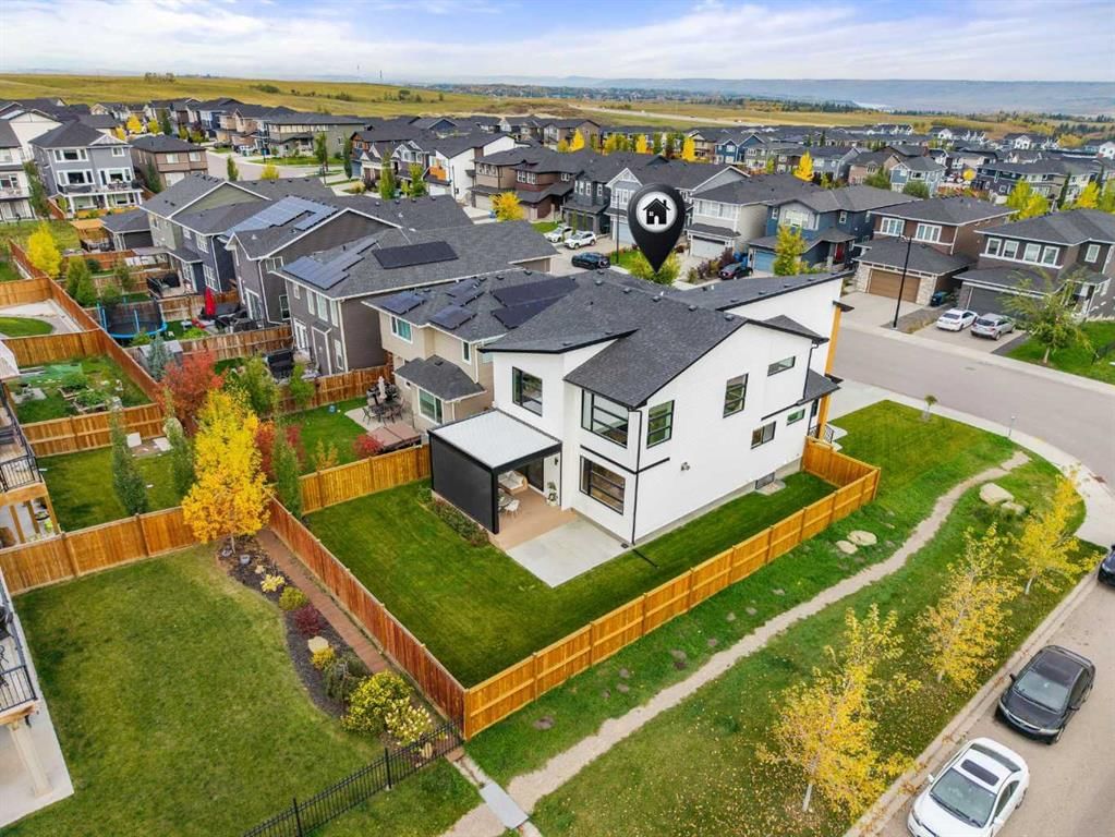 208 Crestmont Drive SW, Calgary — photo 3 of 50