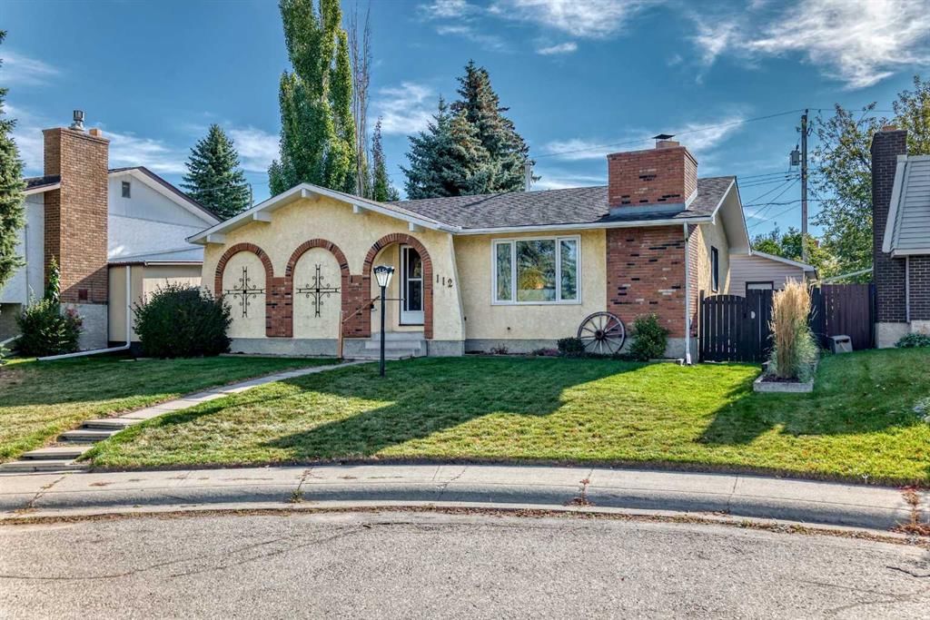 112 Queensland Place SE, Calgary — photo 2 of 47