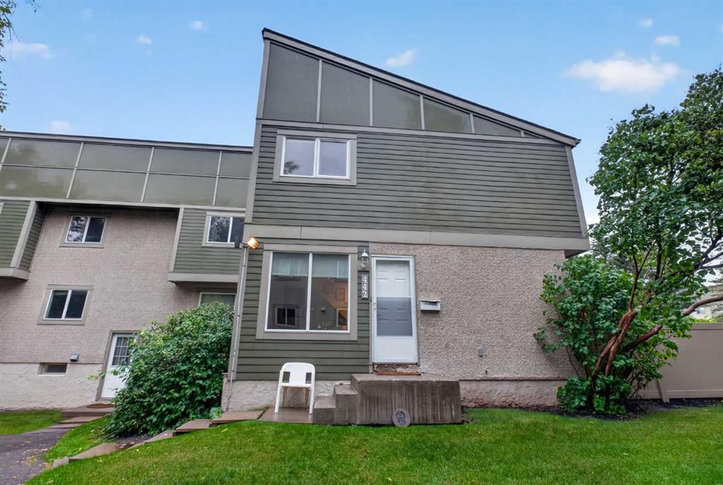 442, 406 Blackthorn Road NE, Calgary — main listing photo
