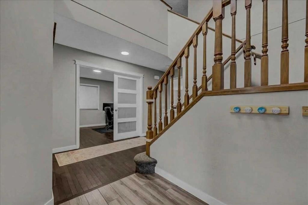 134 Autumn Close SE, Calgary — photo 2 of 38