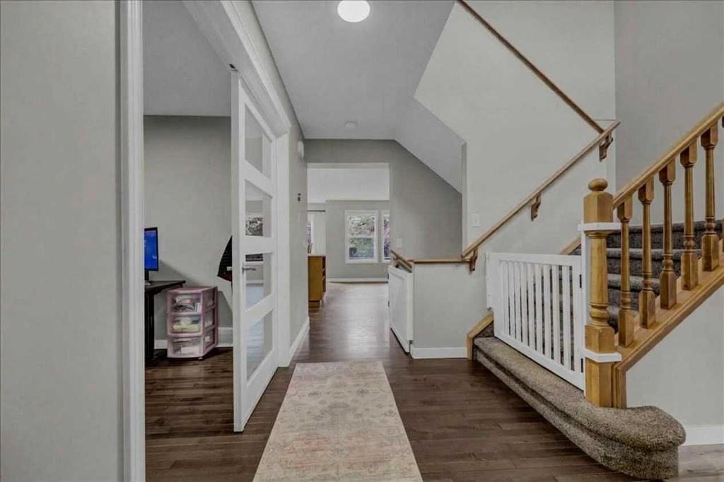 134 Autumn Close SE, Calgary — photo 3 of 38