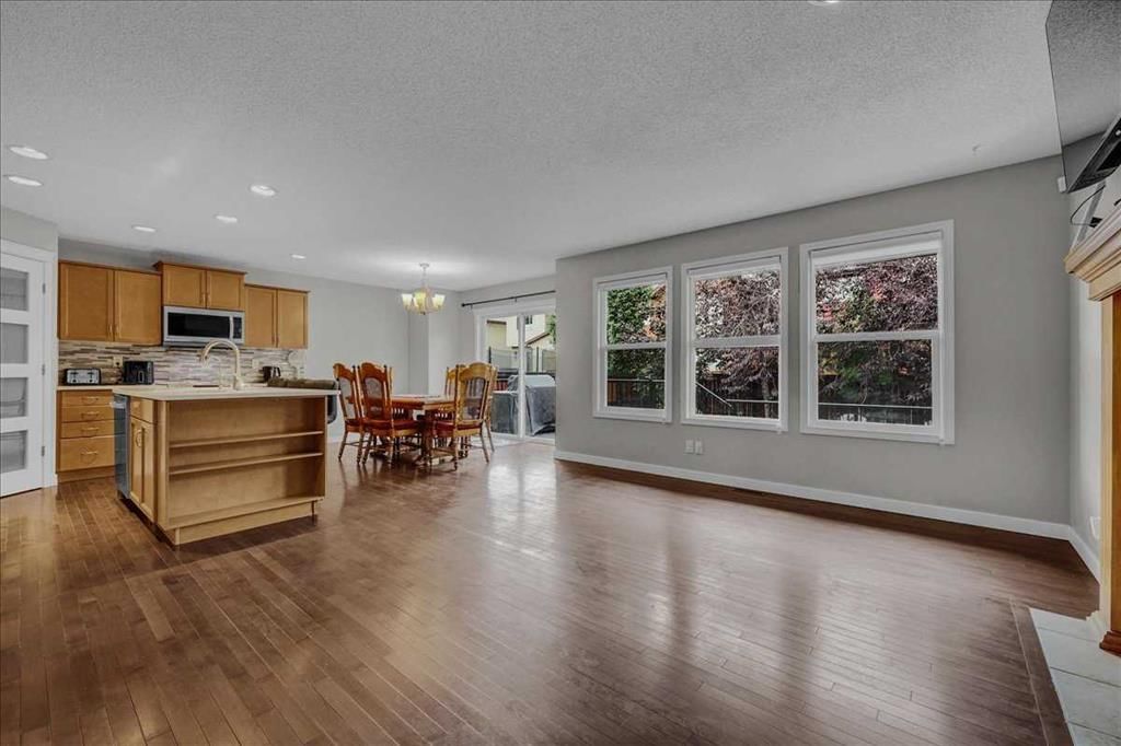 134 Autumn Close SE, Calgary — photo 4 of 38