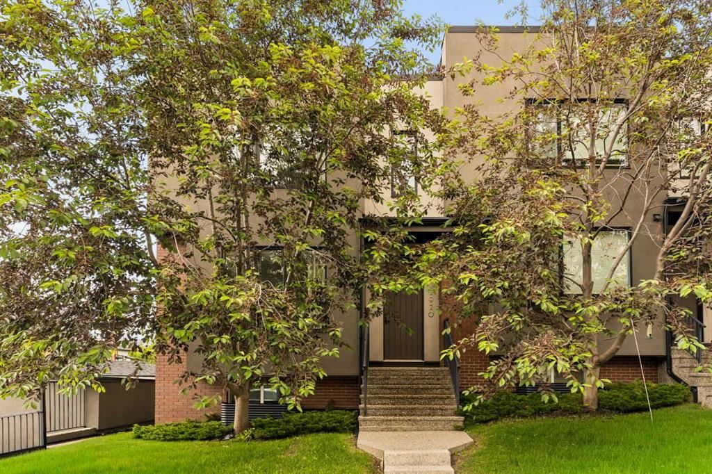 2920 15 Street SW, Calgary — main listing photo