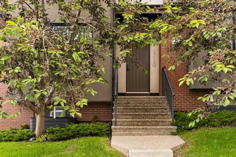 2920 15 Street SW, Calgary — photo 2 of 43