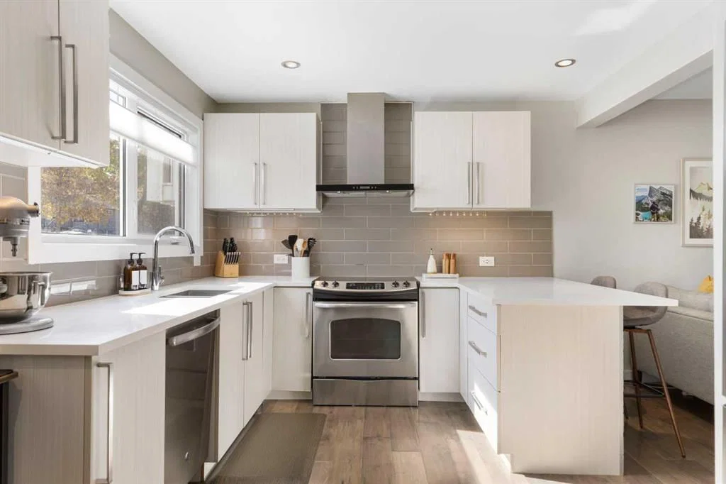 364 Killarney Glen Court SW, Calgary — main listing photo