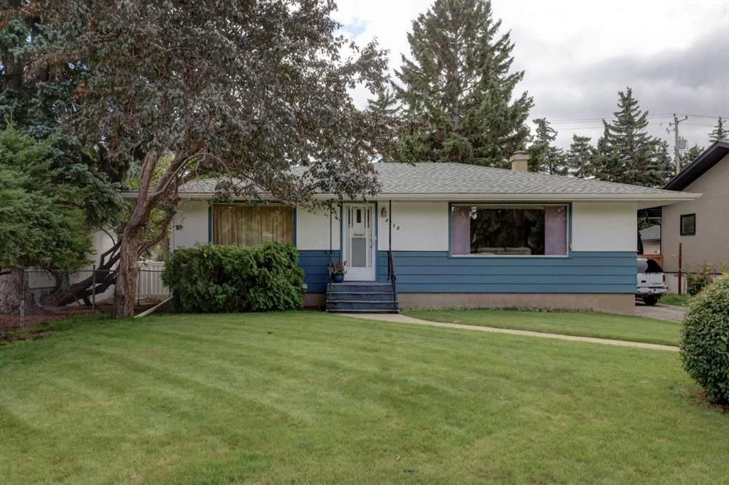 2119 Halifax Crescent NW, Calgary — main listing photo