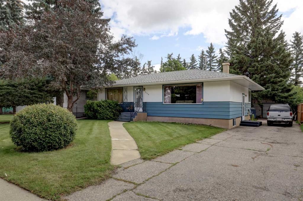 2119 Halifax Crescent NW, Calgary — photo 2 of 33