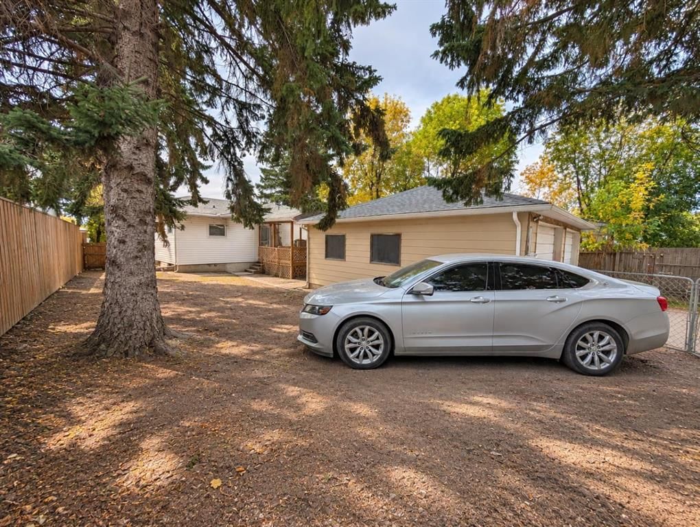 8119 34 Avenue NW, Calgary — photo 4 of 11