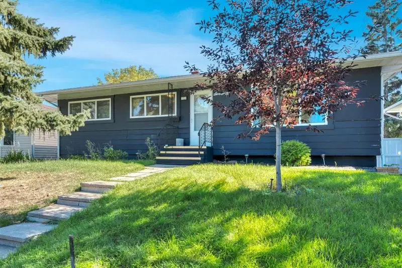 70 Fairview Crescent SE, Calgary — main listing photo