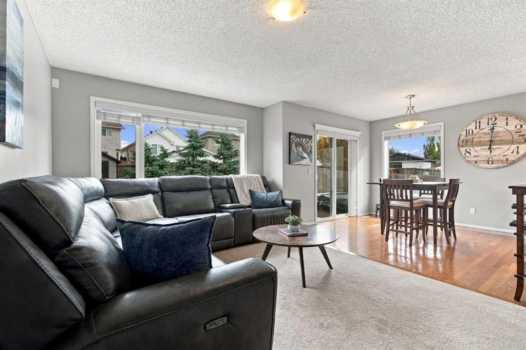 115 Evansmeade Crescent NW, Calgary — photo 2 of 35