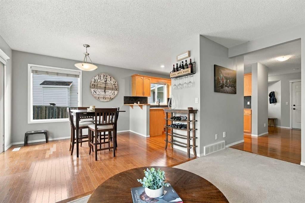 115 Evansmeade Crescent NW, Calgary — photo 3 of 35