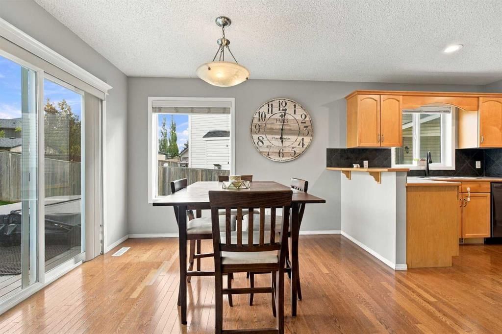 115 Evansmeade Crescent NW, Calgary — photo 4 of 35