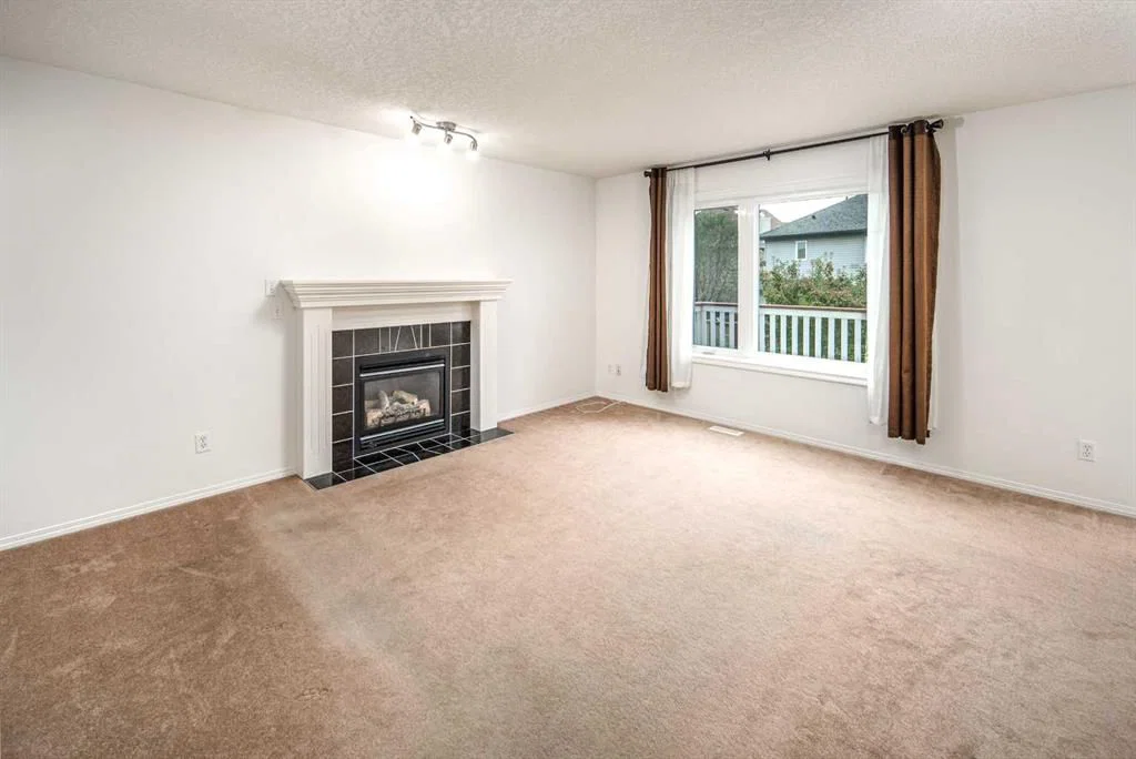 112 Everridge Drive SW, Calgary — photo 3 of 28