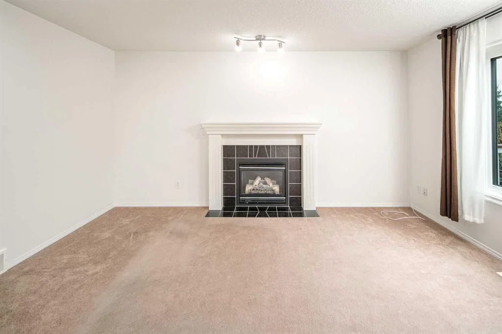 112 Everridge Drive SW, Calgary — photo 4 of 28