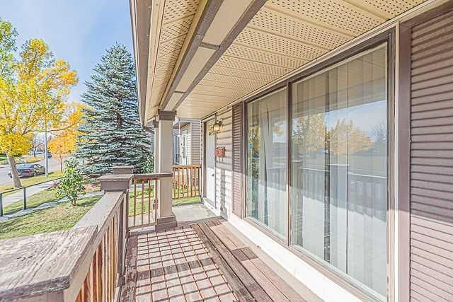 136 Castleridge Drive NE, Calgary — photo 4 of 44