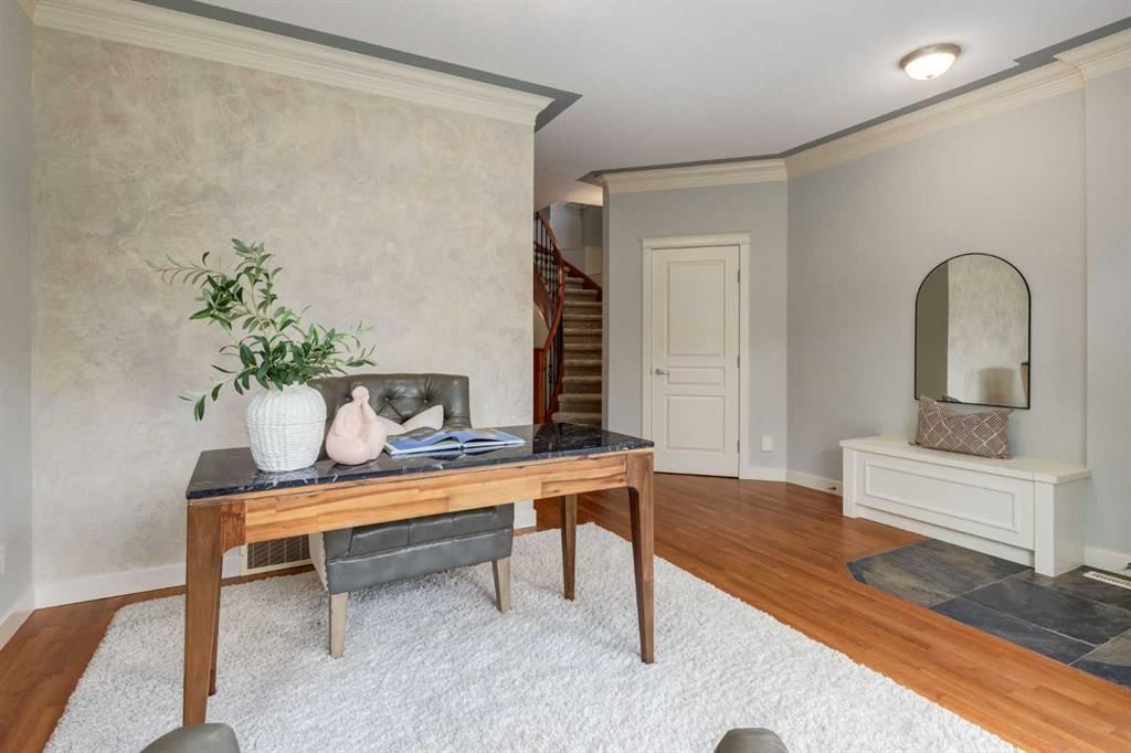 1527 18 Avenue NW, Calgary — photo 5 of 46