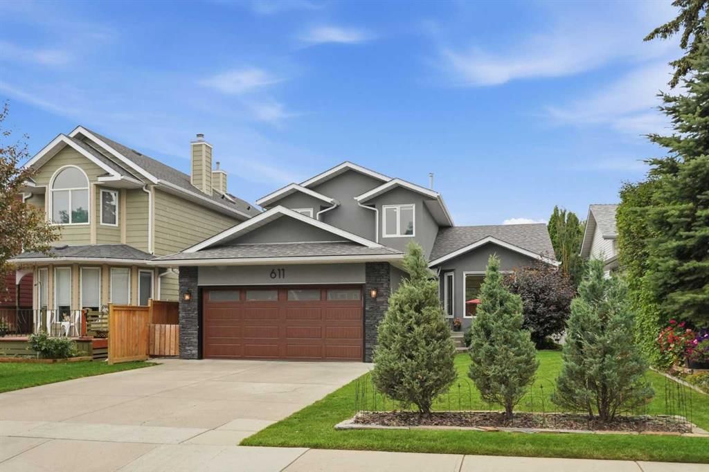 611 25 Avenue NE, Calgary — photo 2 of 47
