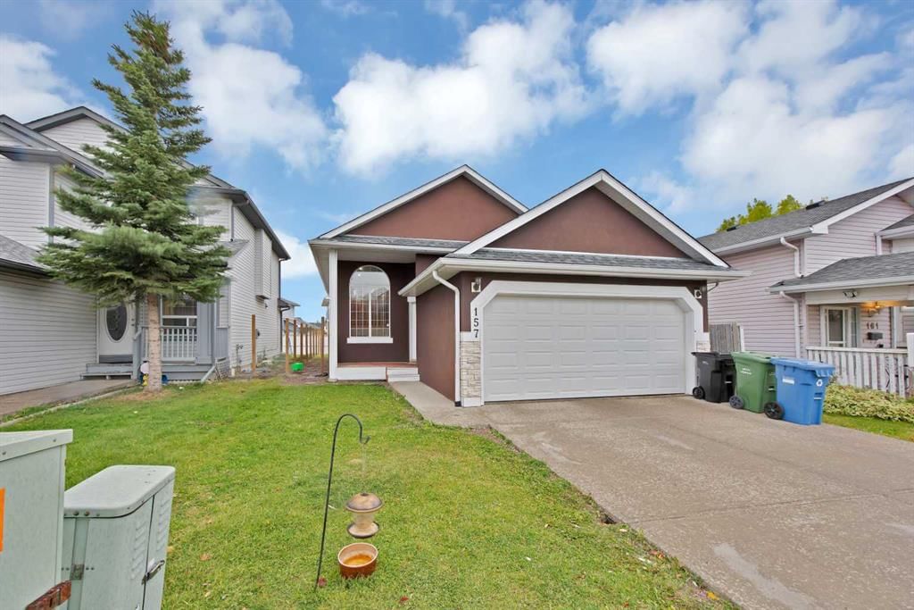 157 Saratoga Close NE, Calgary — photo 3 of 47