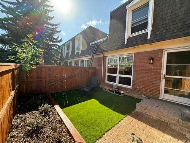 152, 330 Canterbury Drive SW, Calgary — photo 4 of 33