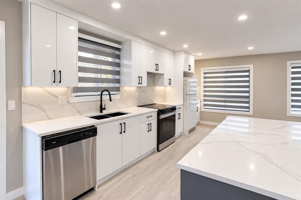 6827 Temple Drive NE, Calgary — photo 3 of 40
