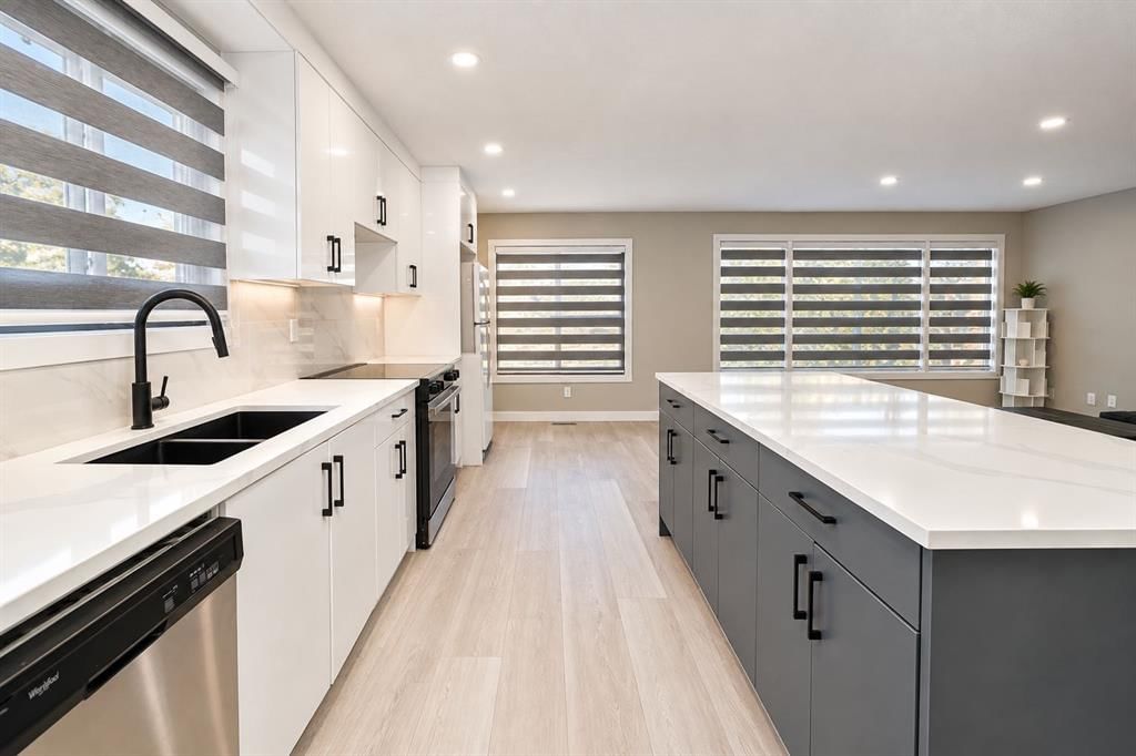6827 Temple Drive NE, Calgary — photo 4 of 40