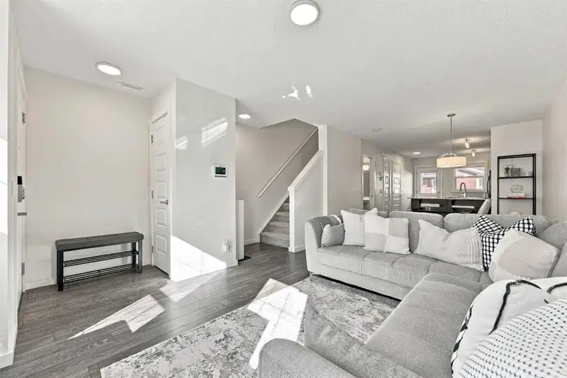 520 Auburn Bay Circle SE, Calgary — photo 2 of 33