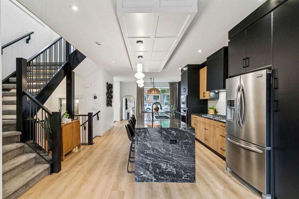 406 33 Avenue NW, Calgary — photo 4 of 50