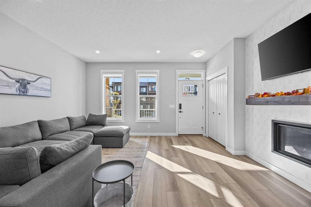 236 Rowmont Boulevard NW, Calgary — photo 3 of 50