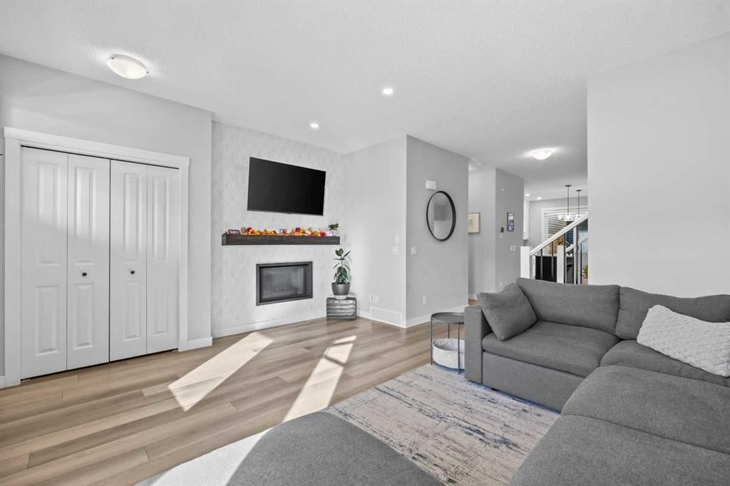 236 Rowmont Boulevard NW, Calgary — photo 4 of 50
