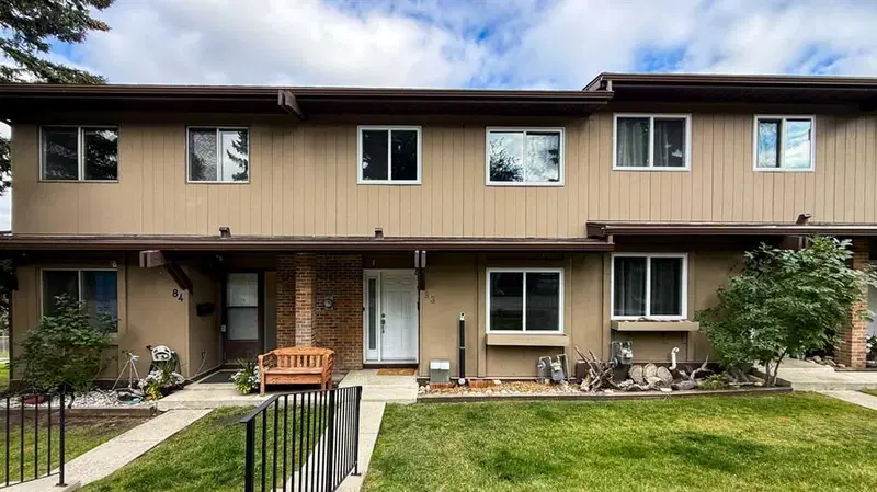 83, 1055 72 Avenue NW, Calgary — townhome for sale