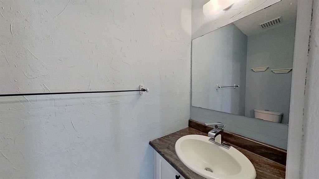 83, 1055 72 Avenue NW, Calgary — photo 3 of 35