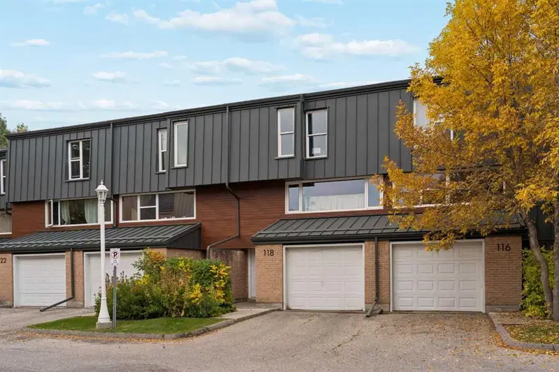 118 Brae Glen Lane SW, Calgary — main listing photo