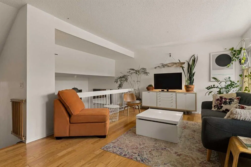 118 Brae Glen Lane SW, Calgary — photo 4 of 40