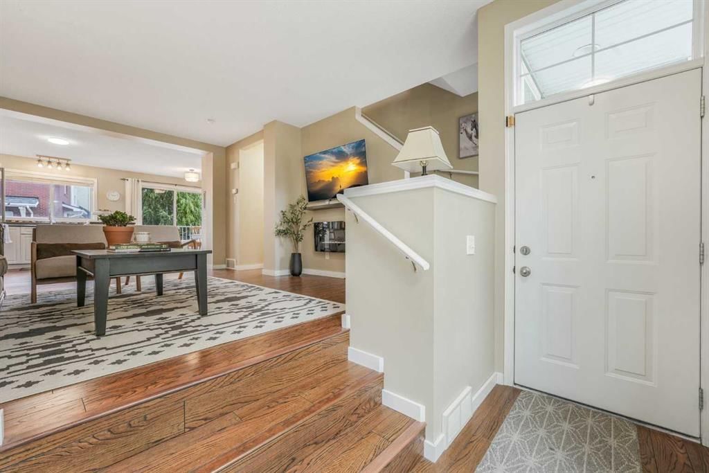 128 Promenade Way SE, Calgary — photo 5 of 44