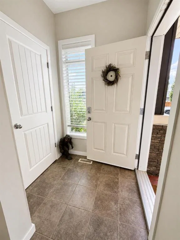 12 Fireside Bend, Cochrane — photo 4 of 29
