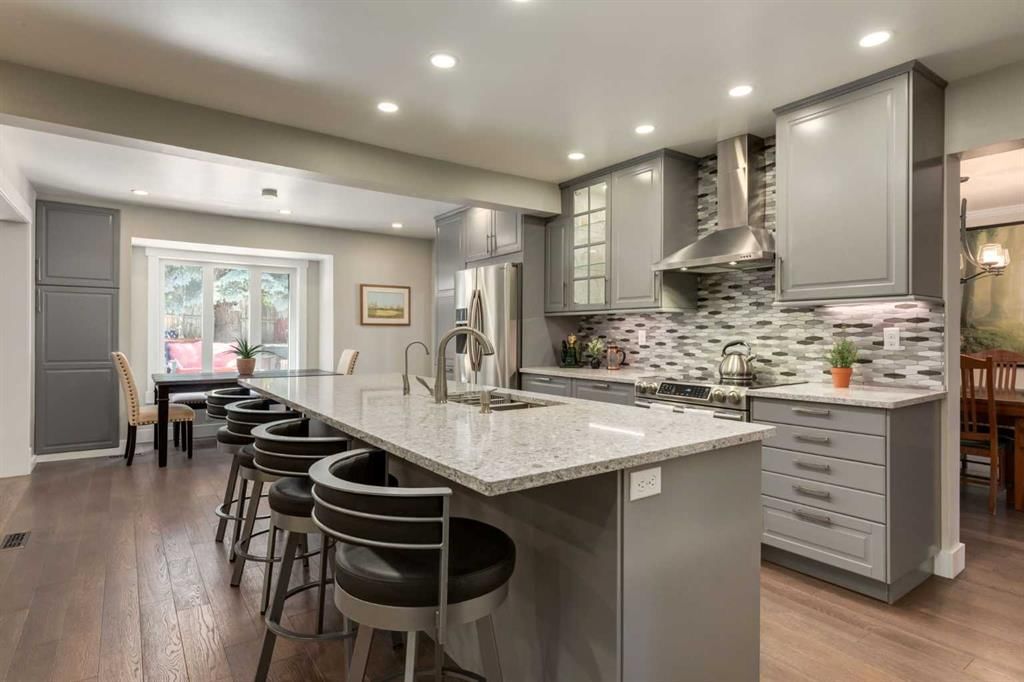 9915 Patton Road SW, Calgary — photo 5 of 46