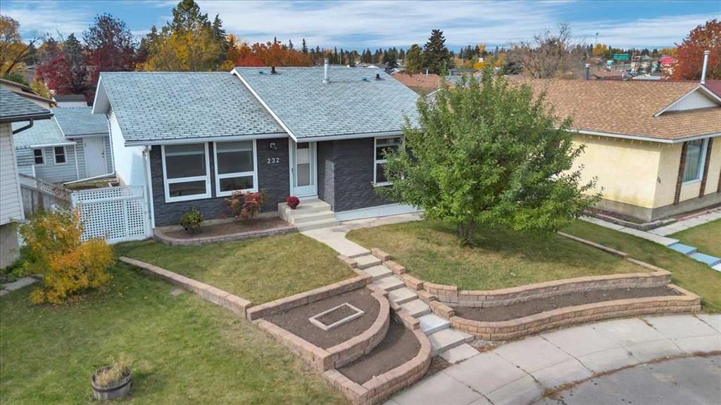232 Madeira Place NE, Calgary — photo 2 of 48